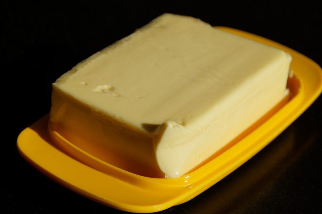 Butter vs. Plant-Based Oils: The Health Impact Plant-Based Oils Shifting Perspectives on Butter Versus Oils